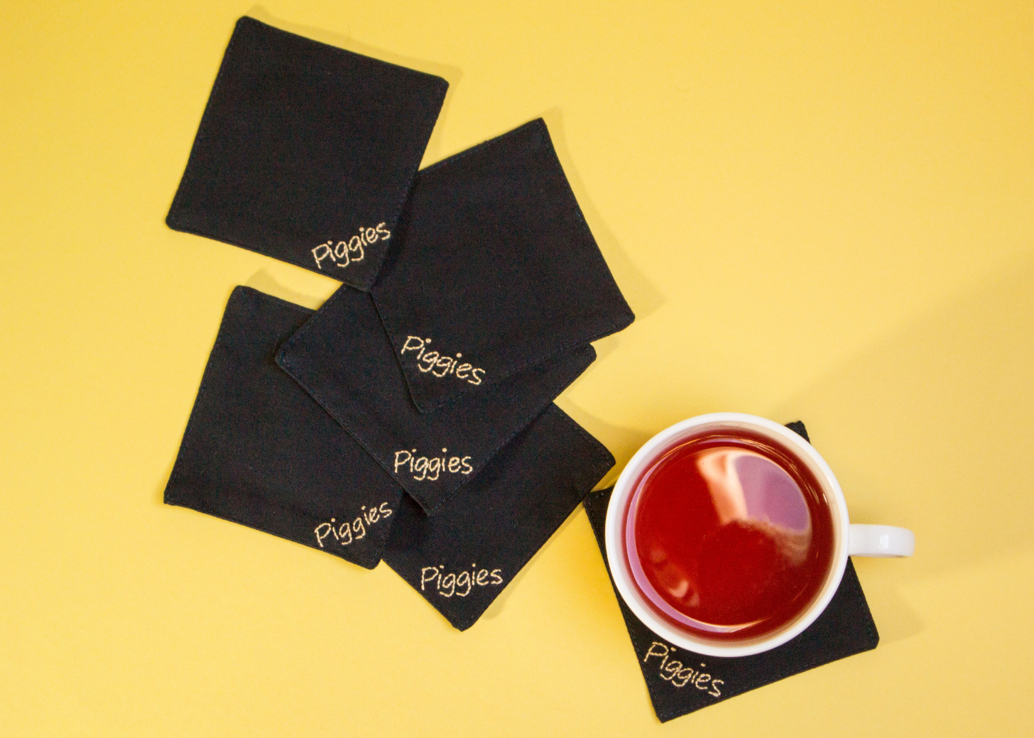 Piggies cafeのコースターデザイン